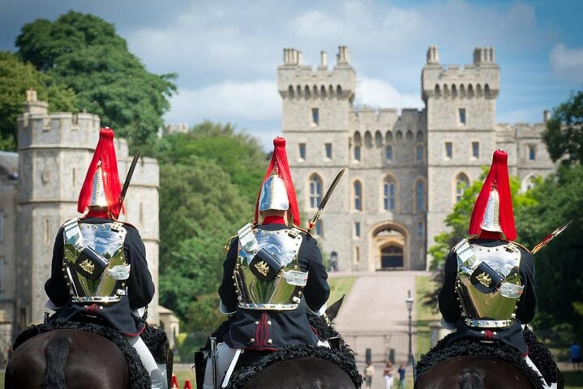 Windsor Castle, Stonehenge, and Oxford Day Tour