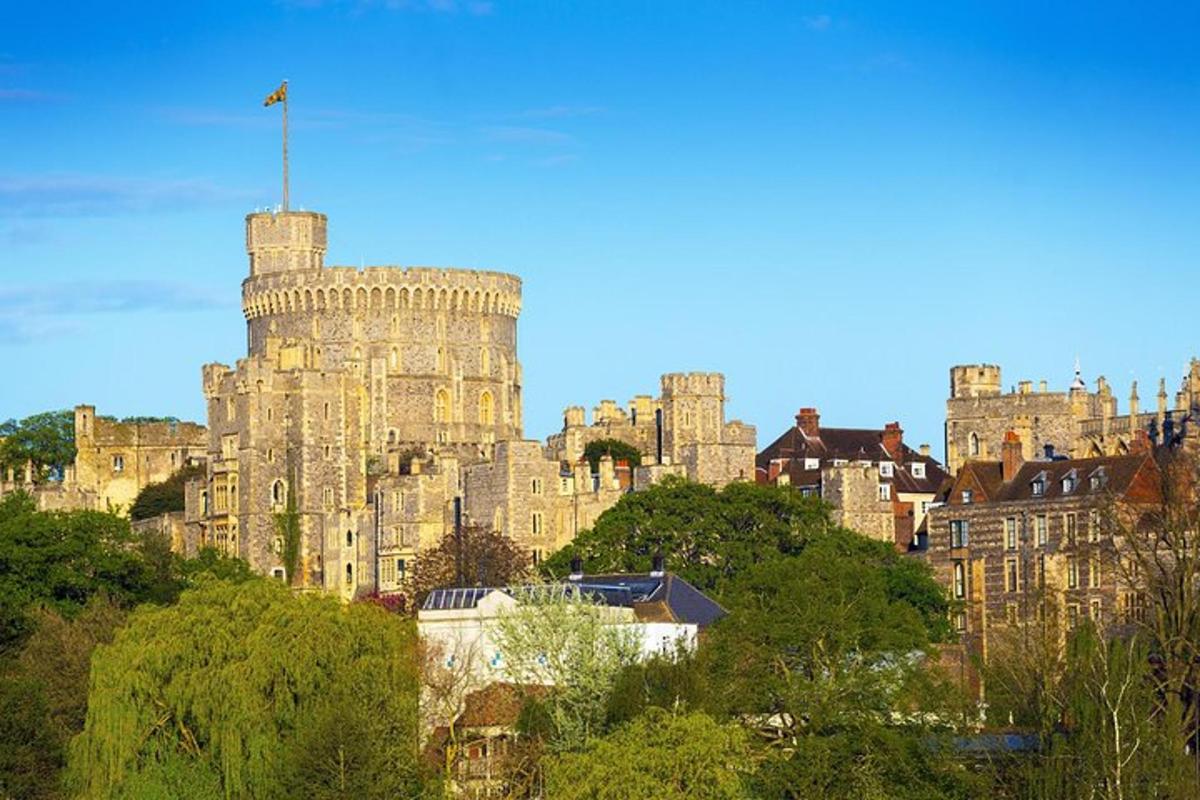 Windsor Castle, Stonehenge, and Oxford Day Tour