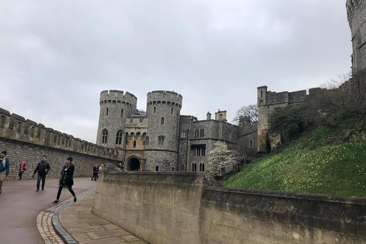 Windsor Castle and Hampton Court Private Car Tour