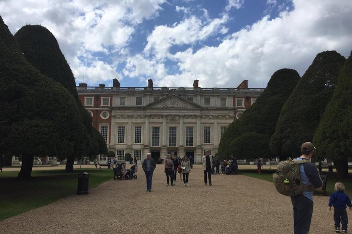 Windsor Castle and Hampton Court Private Car Tour