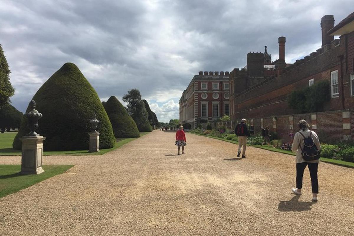 Windsor Castle and Hampton Court Private Car Tour