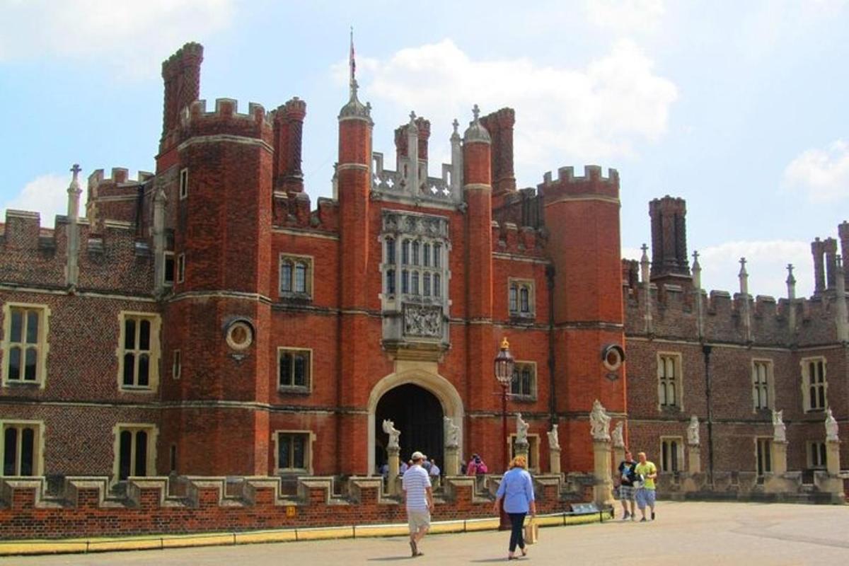 Windsor Castle and Hampton Court Private Car Tour