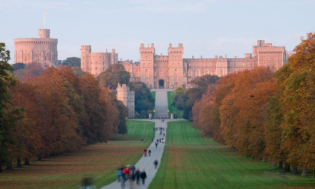 Windsor Castle, the Roman Baths and Stonehenge Tour